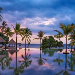 Infinity-Pool-Sunset-Oberoi-Lombok